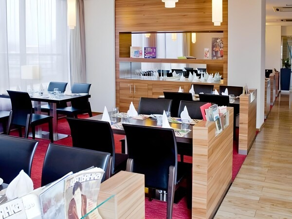 هتل هالیدی این موسکووسکی ووروتا